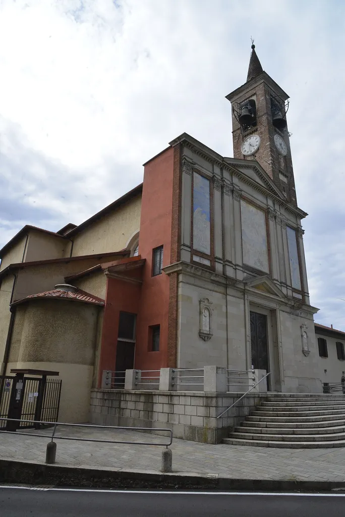 Chiesa di Santa Maria del Cerro a Cassano Magnago. This picture was uploaded via web-app "Wiki Loves Monuments Italia".