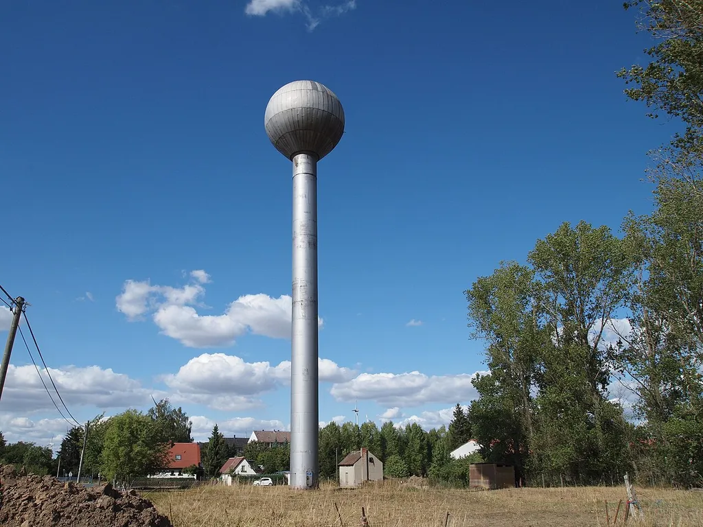 Blick von Süden auf Molau mit Wasserturm, Burgenlandkreis, Sachsen-Anhalt