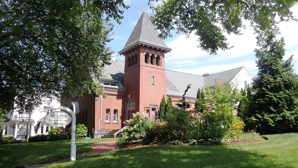 A nice place to eat in Sandwich, Massachusetts 12q3 458