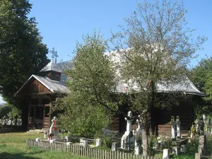 wooden church in Horodnic de Sus, Suceava