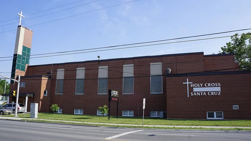 Holy Cross Church (catholic church in London, Ontario)