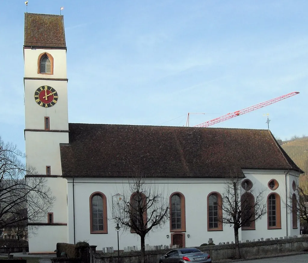 Südostseite der Pfarrkirche St. Remigius in Mettau, Kanton Aargau, Schweiz