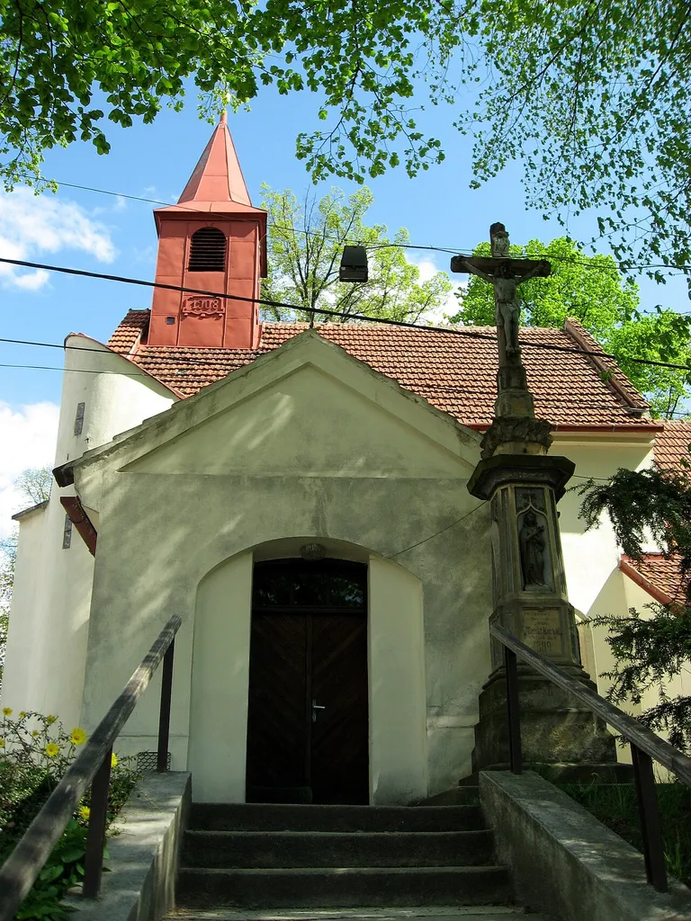 Nebovidy, kostel sv. kříže