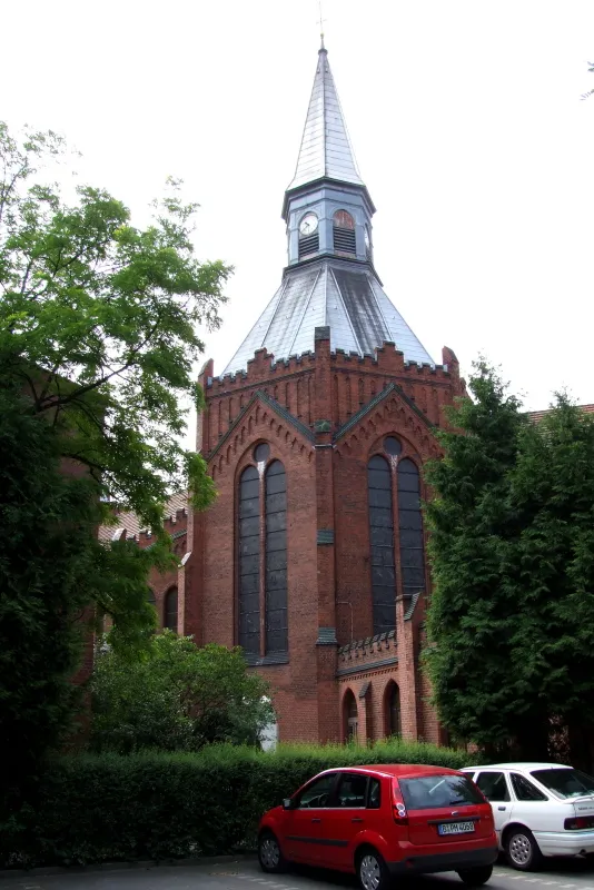 Die Kirche Vm Guten Hirten in Berlin-Marienfelde Fotograf: Harald Rossa Datum: August 2006 Höher aufgelöste Version ist verfügbar
