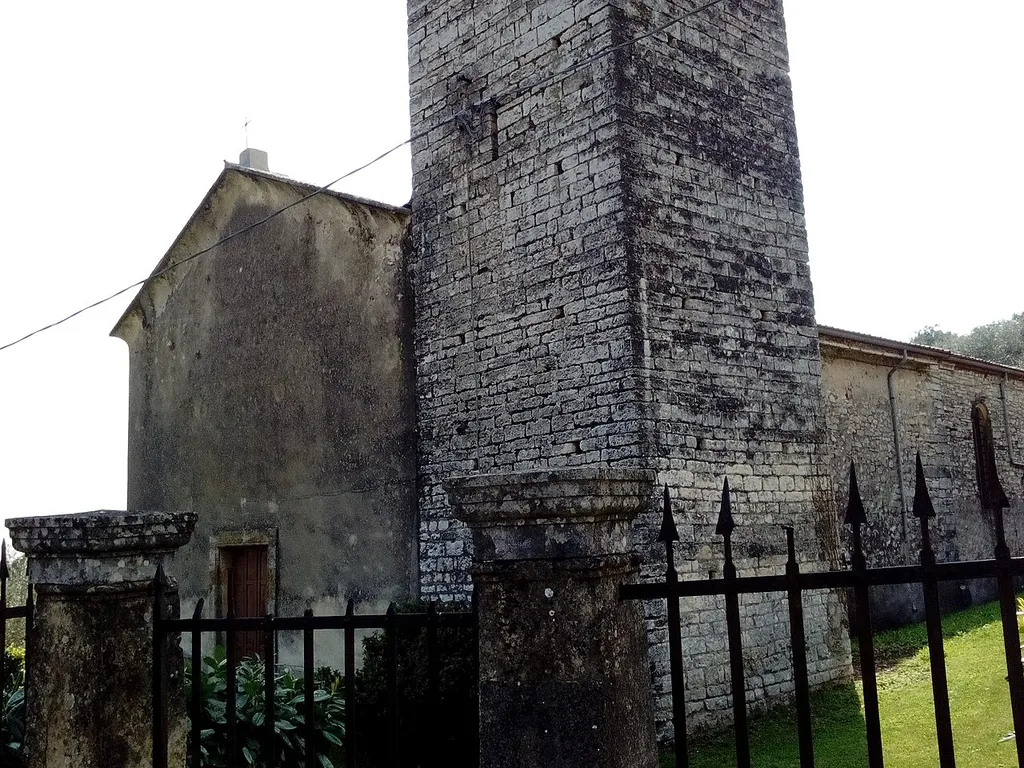 Facciata della chiesa di san Peretto, XIII secolo, a Negrar, provincia di Verona.