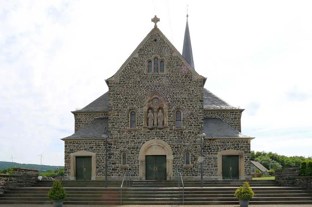 Elsoff, Westerwald: Denkmalgeschützte Katholische Pfarrkirche St. Peter und Paul