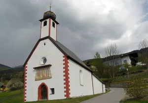 Kath. Filialkirche hl. Nikolaus und Reste des ehem. Friedhofs