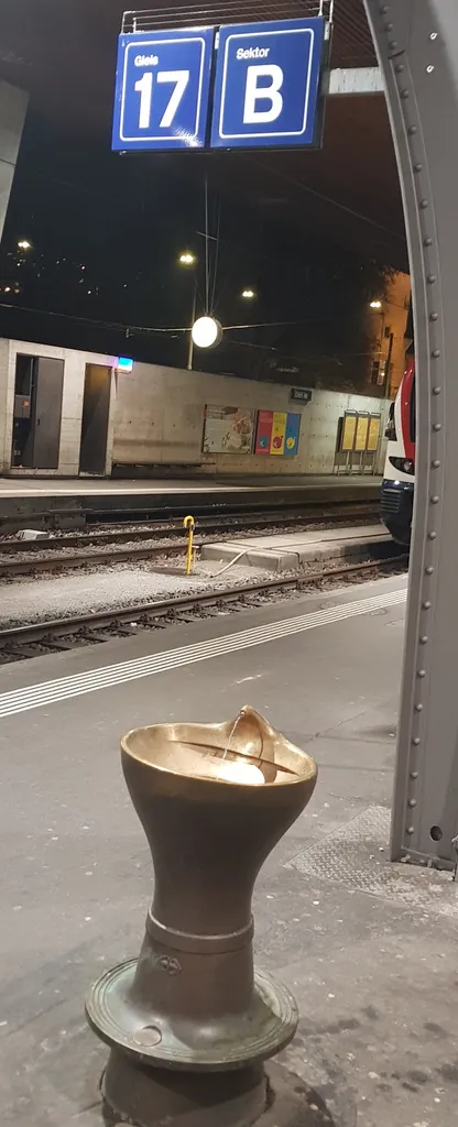 Fountain (Perronanlage Main station Track 16/17 W)