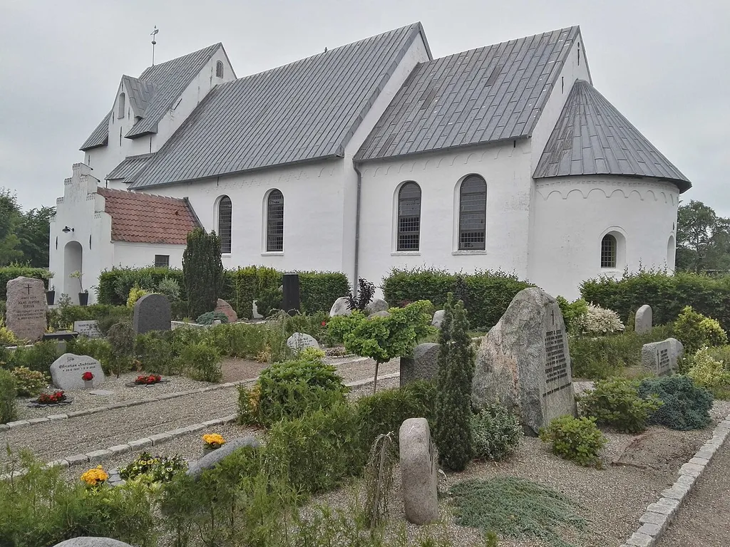 Hostrup Kirke fra sydøst