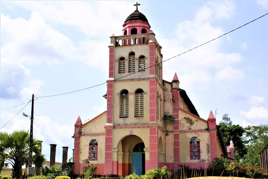 Cathédrale d'edea dans la Sanaga Maritime
