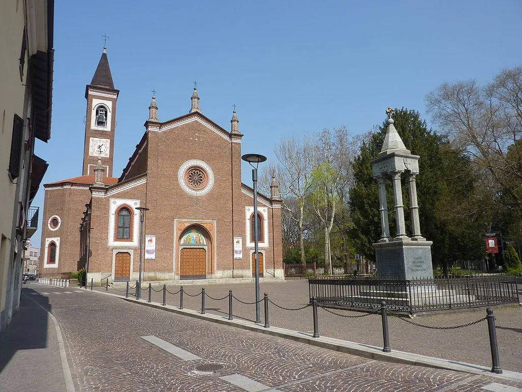 Piazza parrocchiale di Varedo