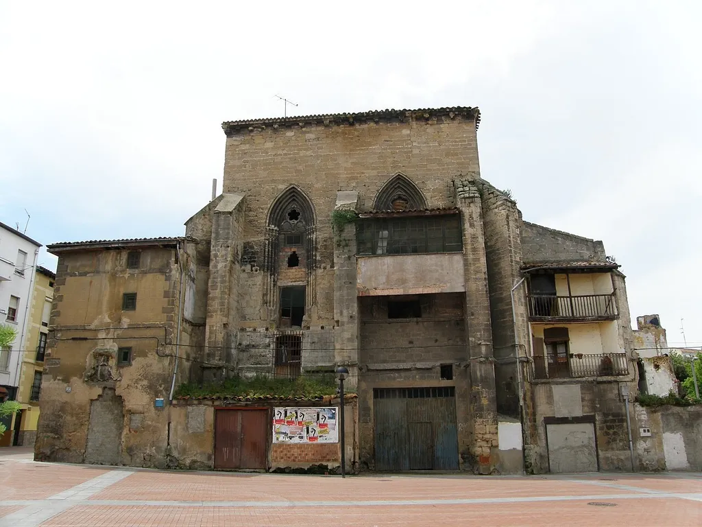 Vista desde la plaza del mercado de la iglesia de San Juan de Miranda de Ebro.