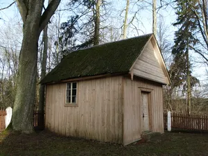 Žemoji Panemunė churchyard chapel