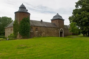 Castle farm of Housse