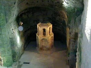 Église monolithe Saint-Jean (Aubeterre-sur-Dronne)