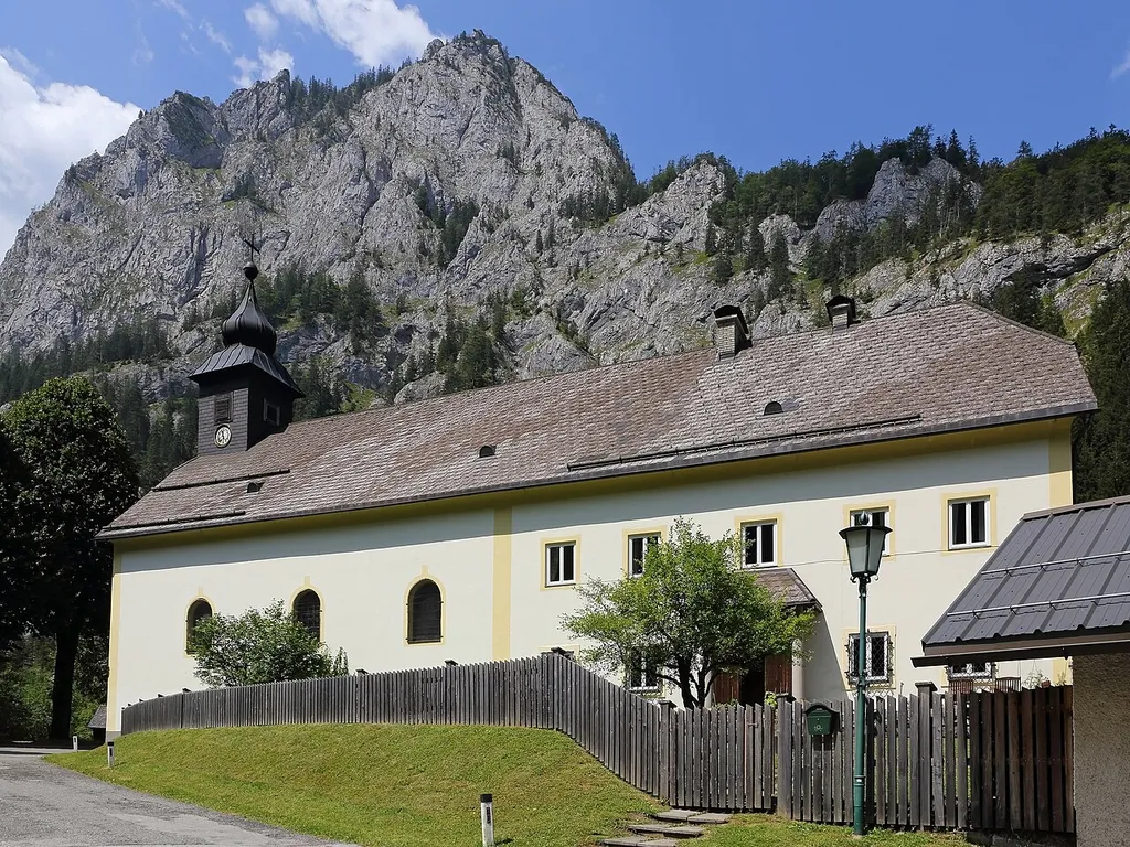 Filialkirche und Pfarrhof in Weichselboden