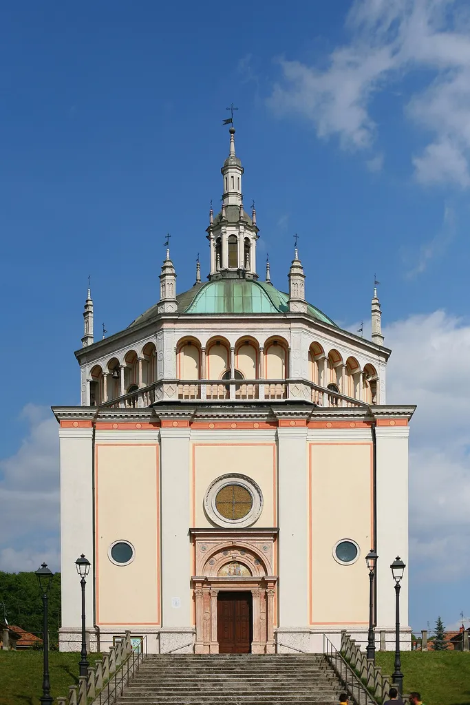 La chiesa di Crespi d'Adda (1891-1893), intitolata al Santissimo Nome di Maria