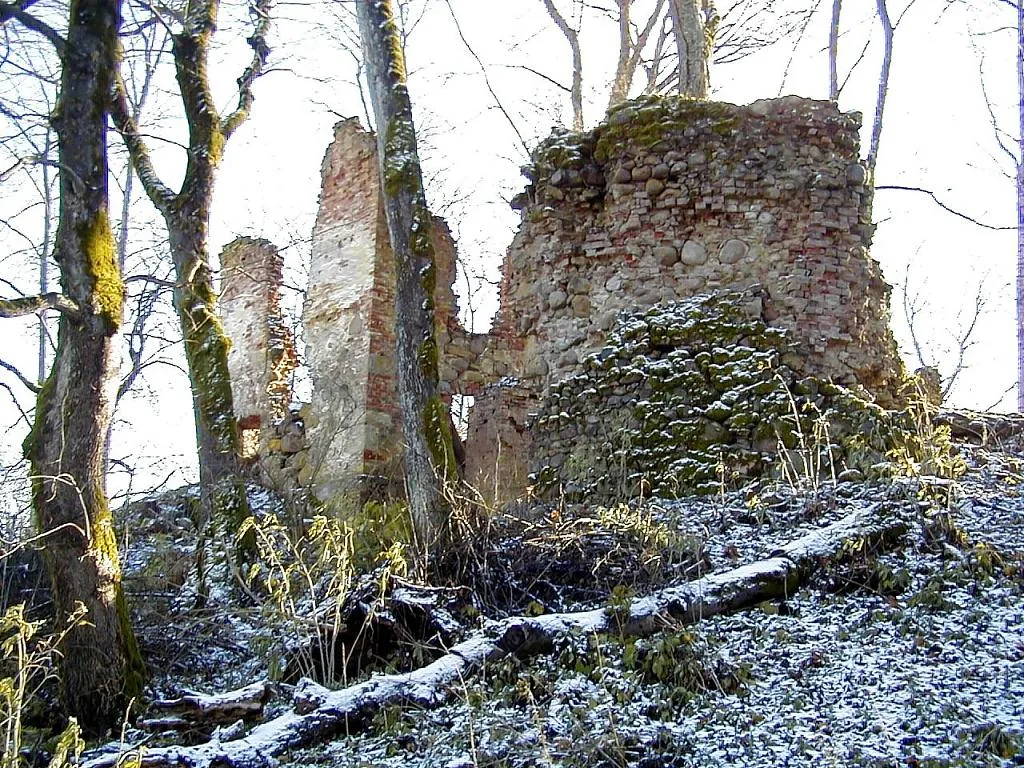 Embūte Castle ruins