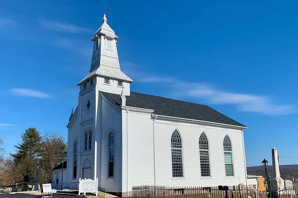 Clover Hill Reformed Church in Clover Hill, New Jersey. Contributing property #12 of the Clover Hill Historic District. This is an image of a place or building that is listed on the National Register of Historic Places in the United States of America. Its reference number is 80002492 (Wikidata).