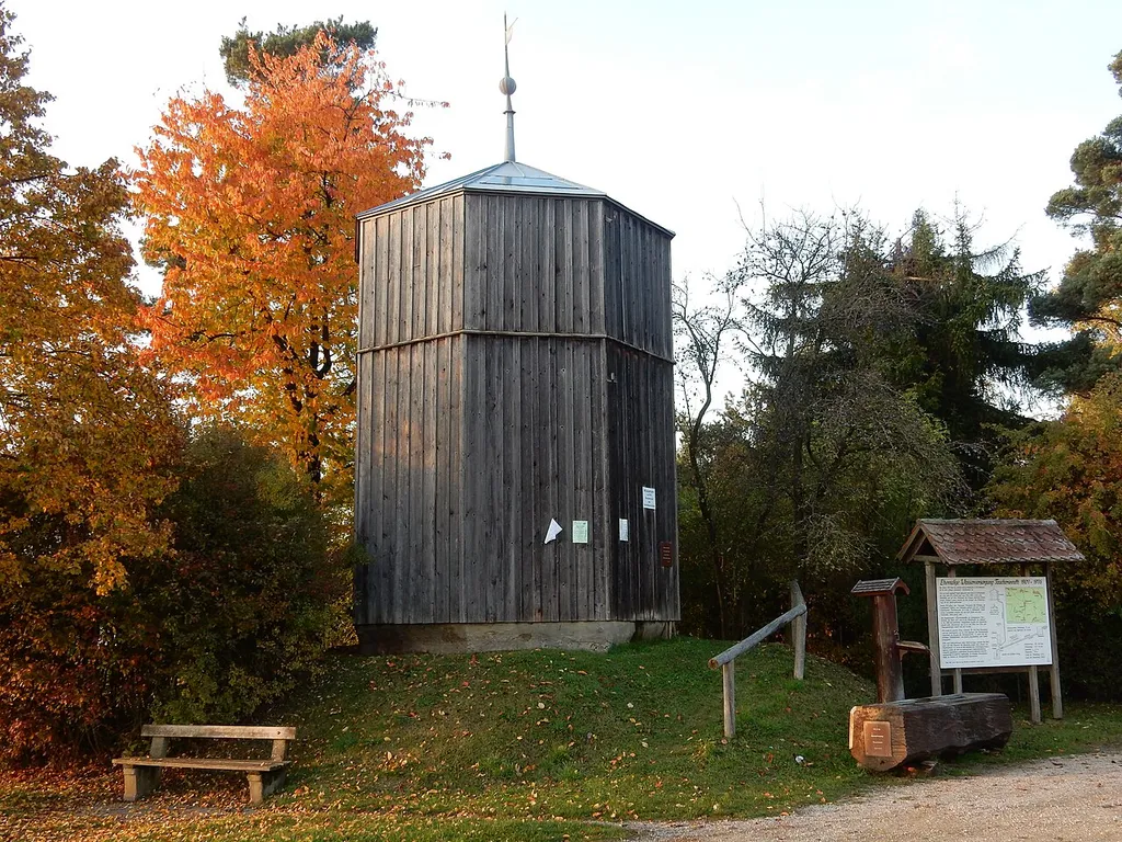 Gwendter Wasserturm Wasserbehälter in achteckiger Brettverschalung, Zeltdach mit Wetterfahne, bezeichnet 1907 D-5-74-138-302