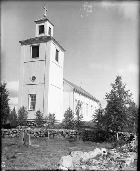 Kyrkan från sydväst. Snabbinv.; (01) Exteriörer; Byggnadsverk; Religionsutövning - kyrkor
