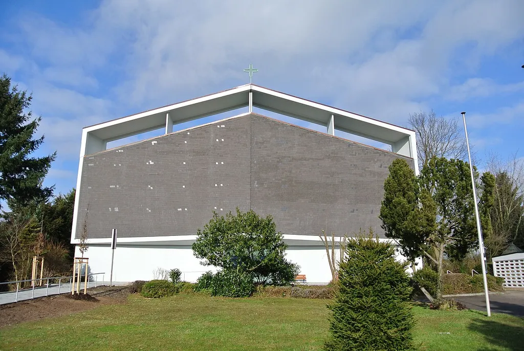 Katholische St. Nikolaus-Kirche in Frankfurt-Bergen (-Enkheim), Nordring 71; Bauzeit 1966-1967; Architekt: E. Weber