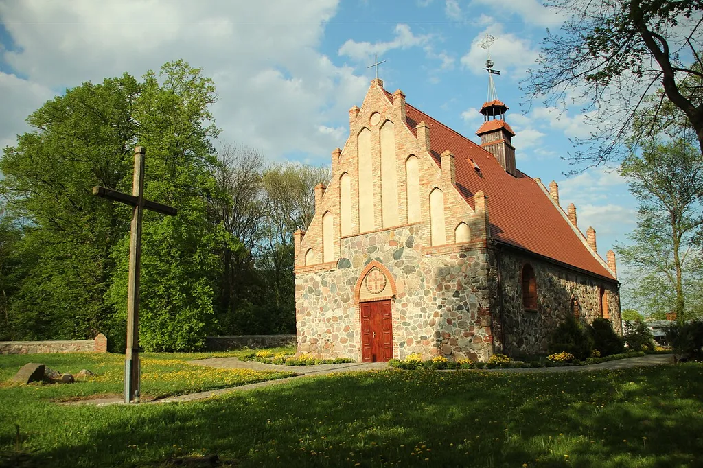 Łozice - rzymskokatolicki kościół filialny p.w. Podwyższenia Krzyża Świętego, XIV/XV (decyzja ruina).