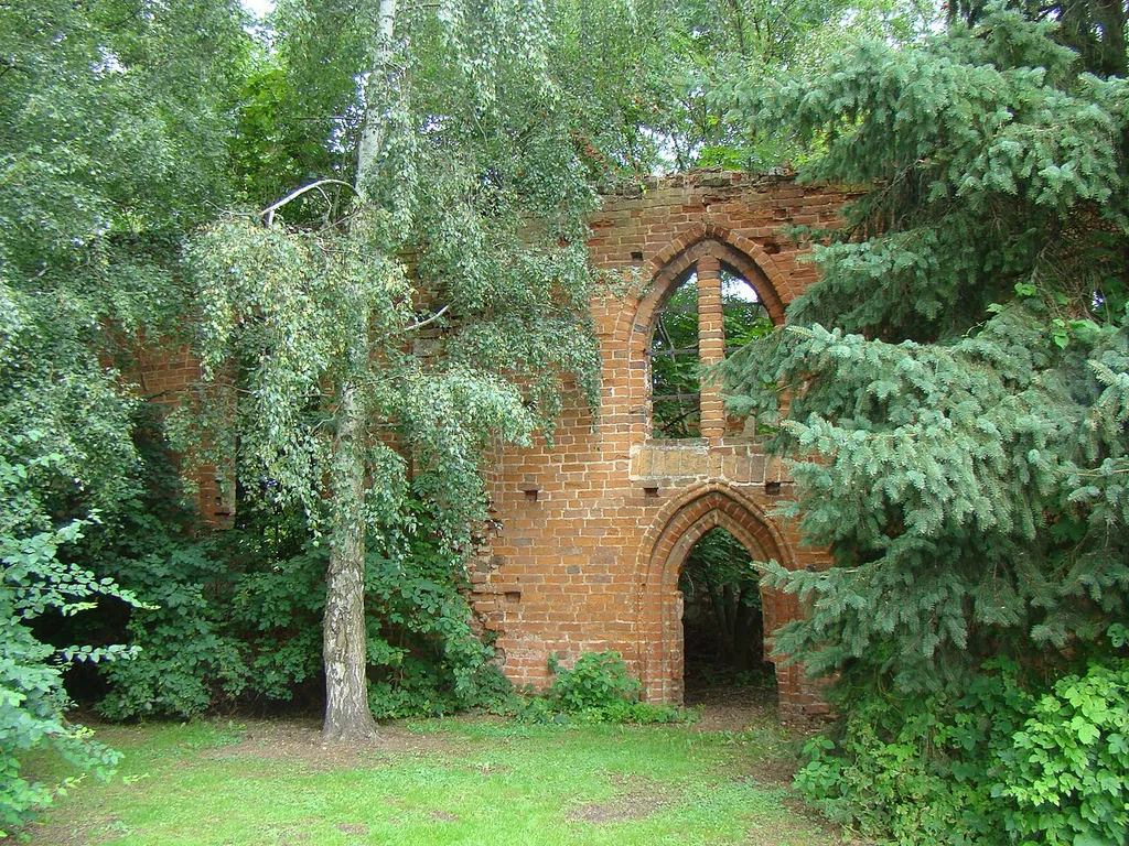 Kirchenruine Alt Panstorf, Foto: Peter Schmelzle