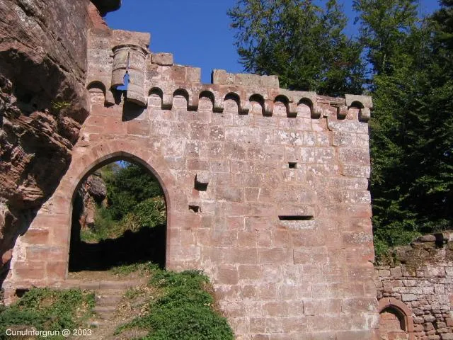 Photo du portail principal du chateau de Schœneck