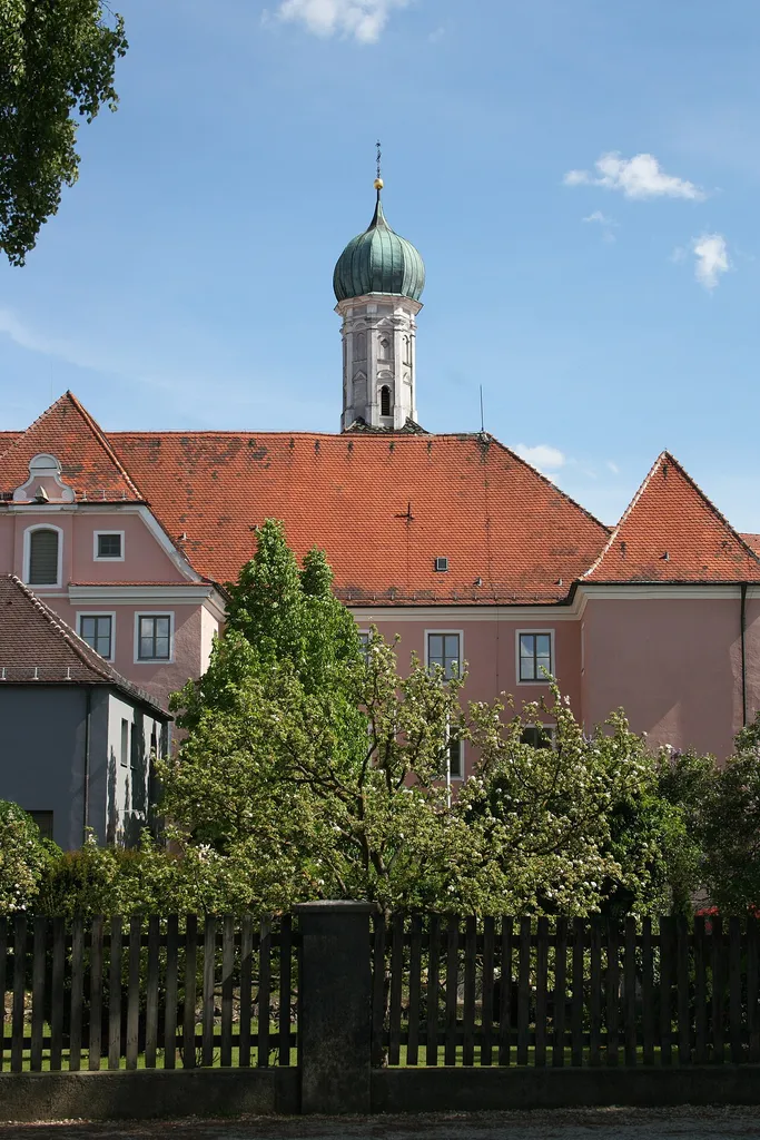 Ehemaliges Kloster der Augustinereremiten (heute Albertus-Magnus-Gymnasium) in Lauingen im Landkreis Dillingen an der Donau (Bayern), Brüderstraße 10