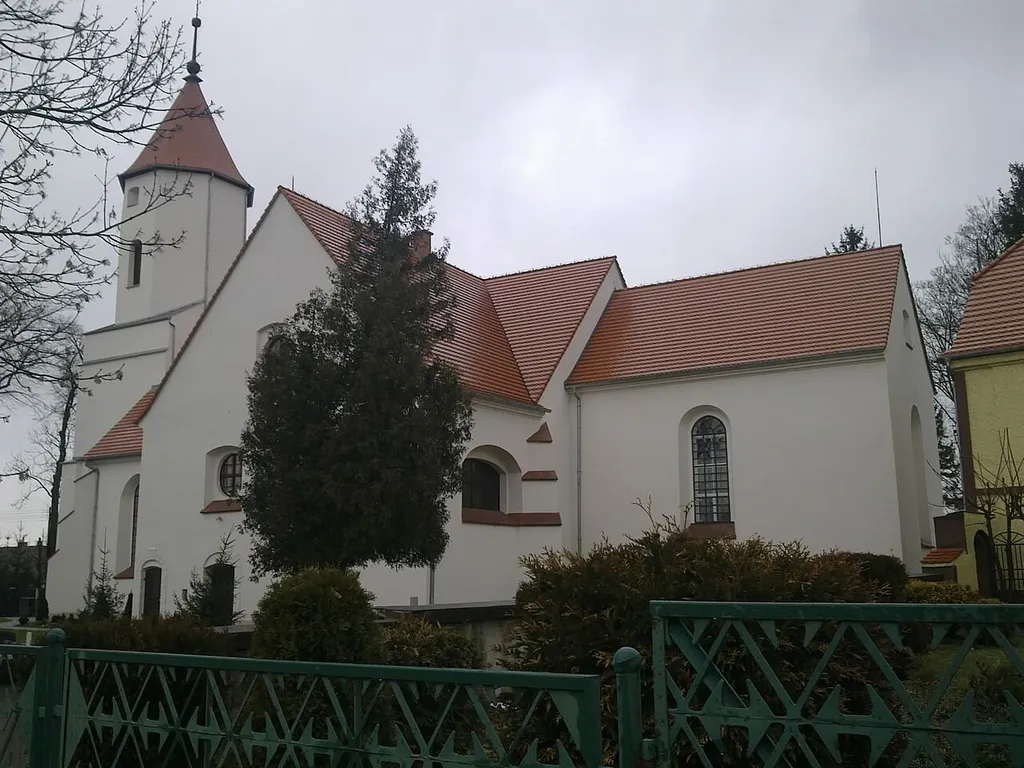 Zabytkowy, barokowy kościół w Szklarach Górnych w Polsce w województwie dolnośląskim, w powiecie lubińskim, w gminie Lubin
