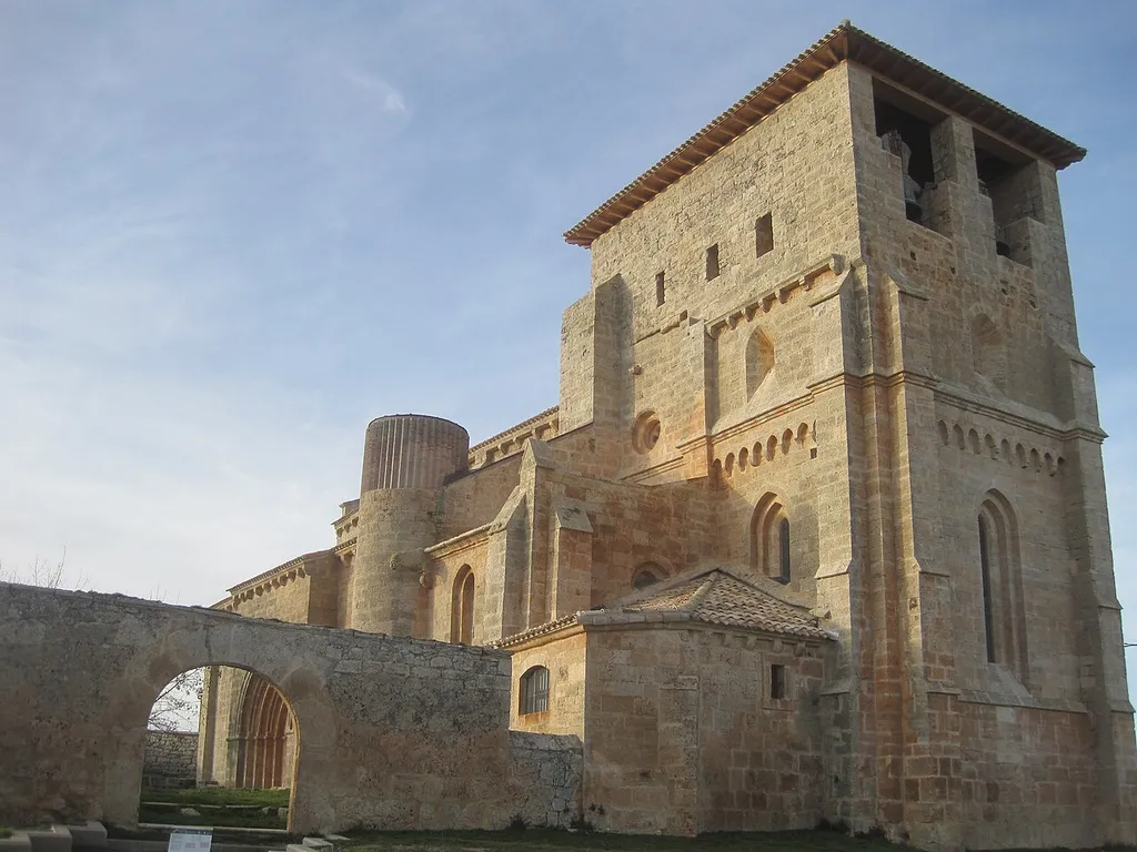 Vista panorámica de la iglesia de Villamorón.