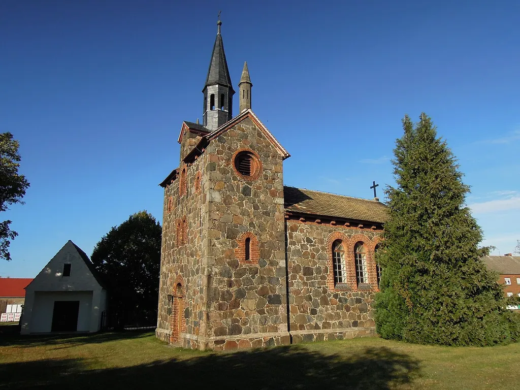 Kirche Klebitz -Südsüdwestansicht- Anfang Oktober 2020