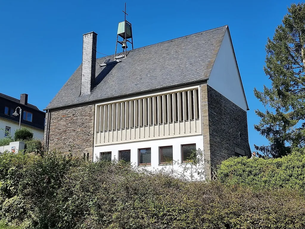 Evangelische Kirche in Henschausen, Ortsteil von Bacharach, Landkreis Mainz-Bingen. Erbaut 1958