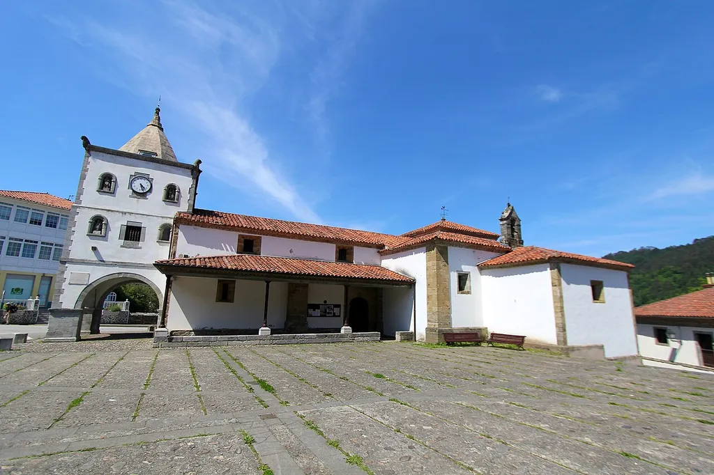 Iglesia de Santa María de Soto de Luiña de Asturias, España.