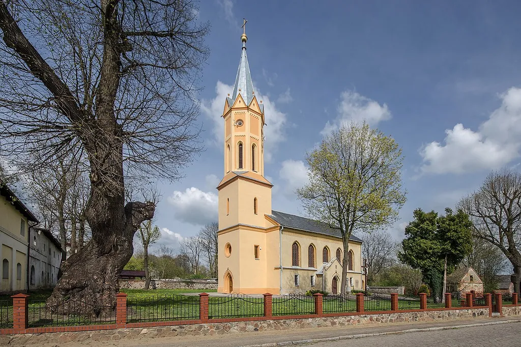 Dziesław 63, kościół ewangelicki, ob. rzym.-kat. fil. p.w. Wniebowzięcia NMP, kon. XVII, 1865 (brak w wykazie WUOZ)