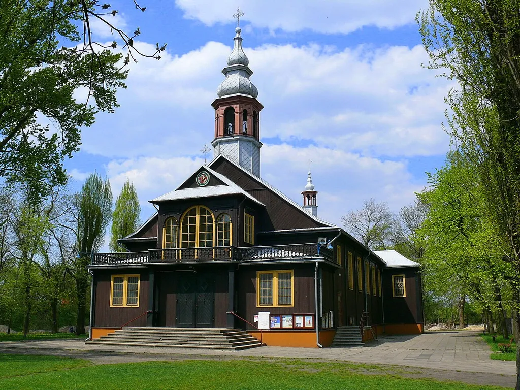 Zabytkowy kościół p.w. Najświętszego Zbawiciela przy Al. Włókniarzy 187
