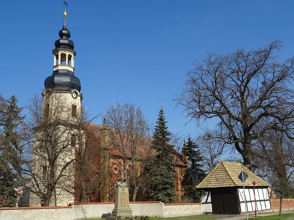 Wartenburg, Kirche von Südwesten