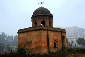 unknown tomb near Jawaharlal Nehru Stadium