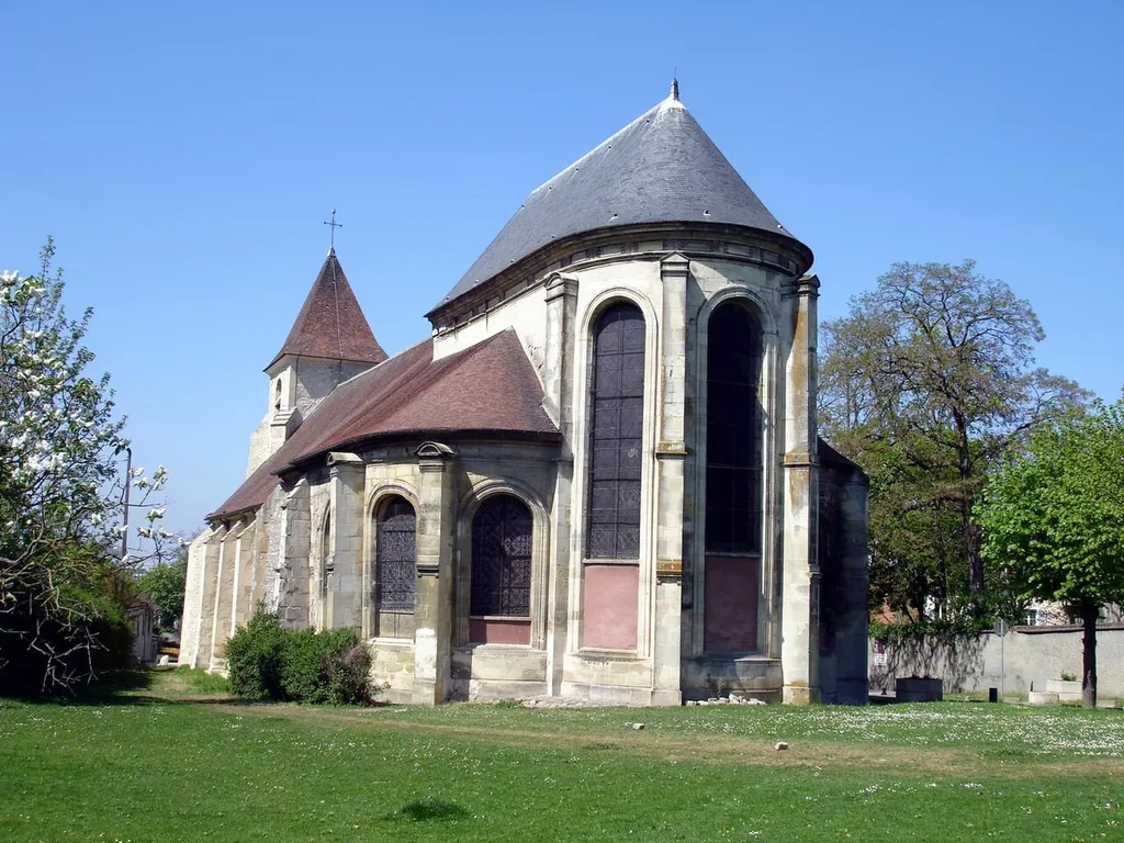 Chevet de l'église Saint-Eloi à Roissy-en-France (Val-d'Oise), France
