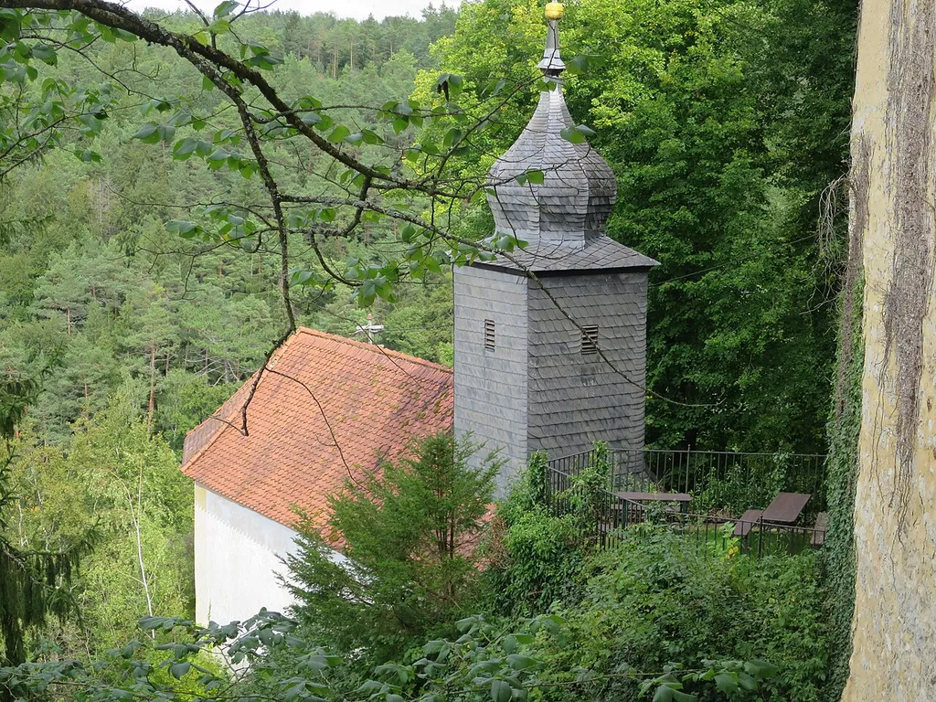 St. Bartholomäus, Burgkapelle der Burg Rabeneck.