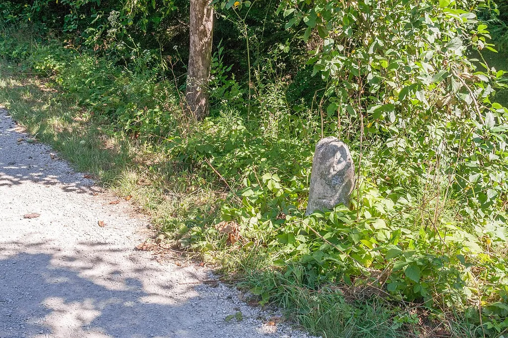 Kilometerstein 106 KM im Eibacher Forst
