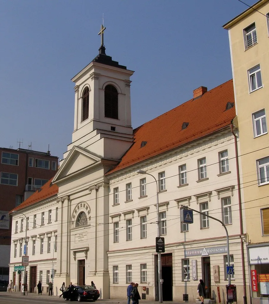 Priečelie kostola sv. Ladislava zo Špitálskej ulice