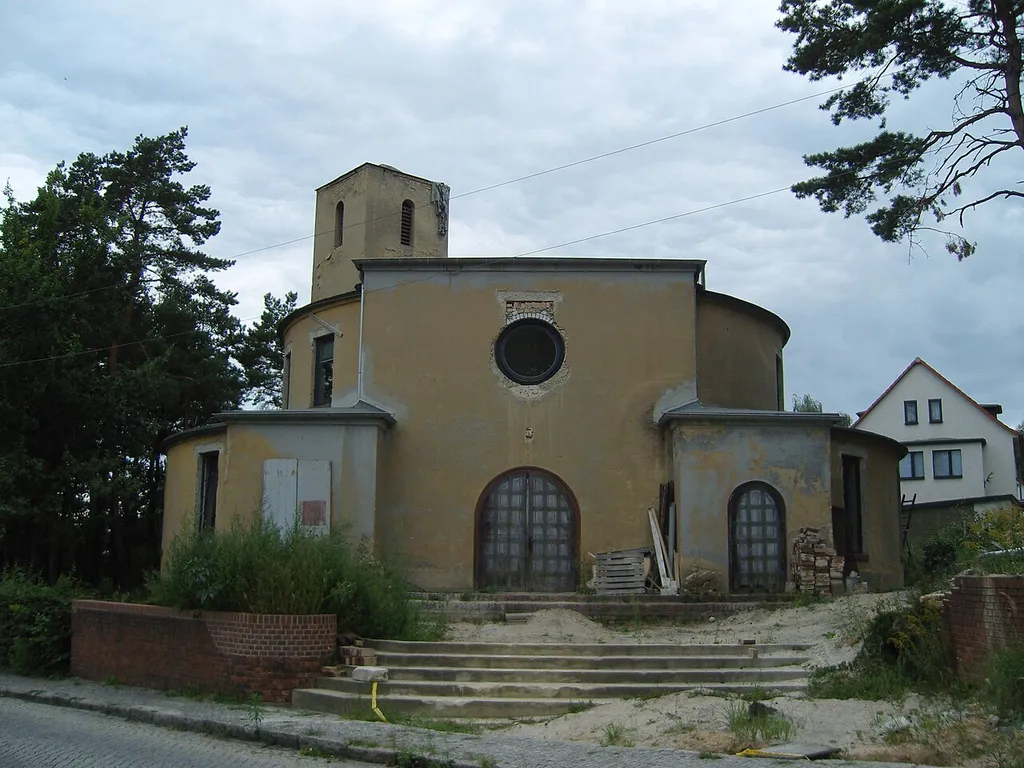 Katholische St.-Barbara-Kirche in Hörlitz, Baudenkmal in der Gemeinde Schipkau, 1985 geschlossen, 1998 profaniert.