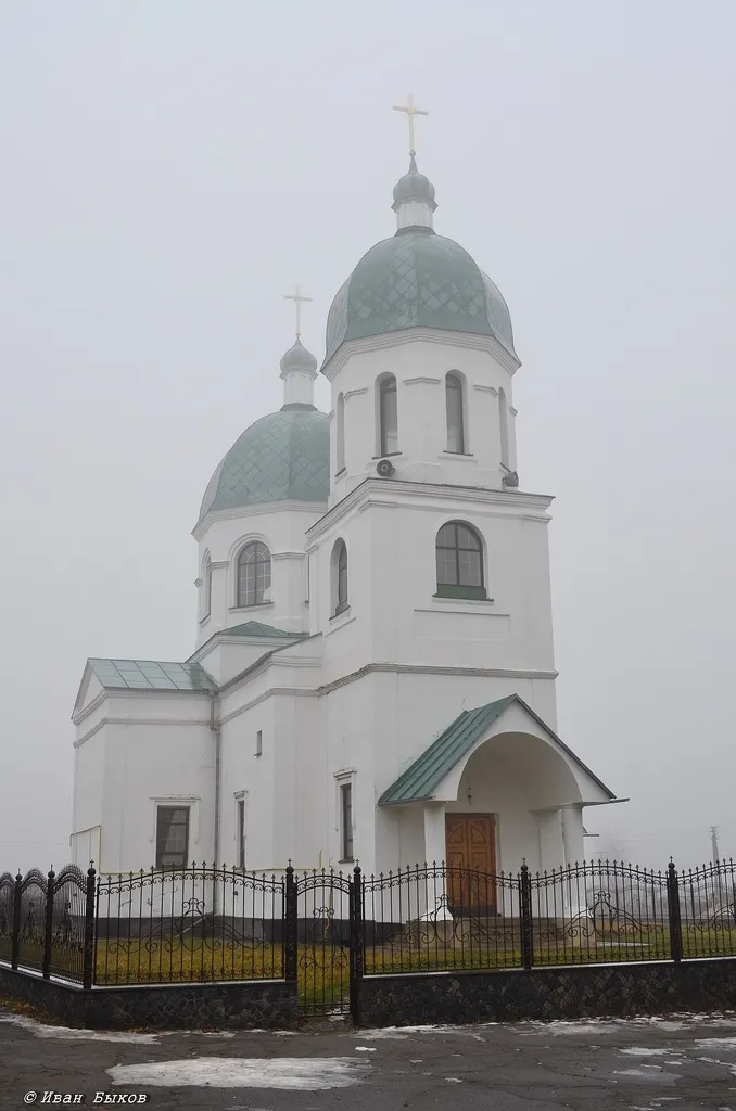 Церква Різдва Богородиці (мур.), село Ківшовата. Нещодавно церква була відреставрована.