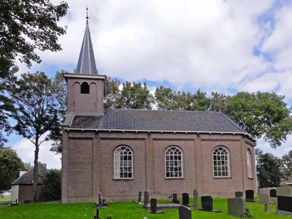 Kerk vanHiaure, met grafzerken als rijksmonument