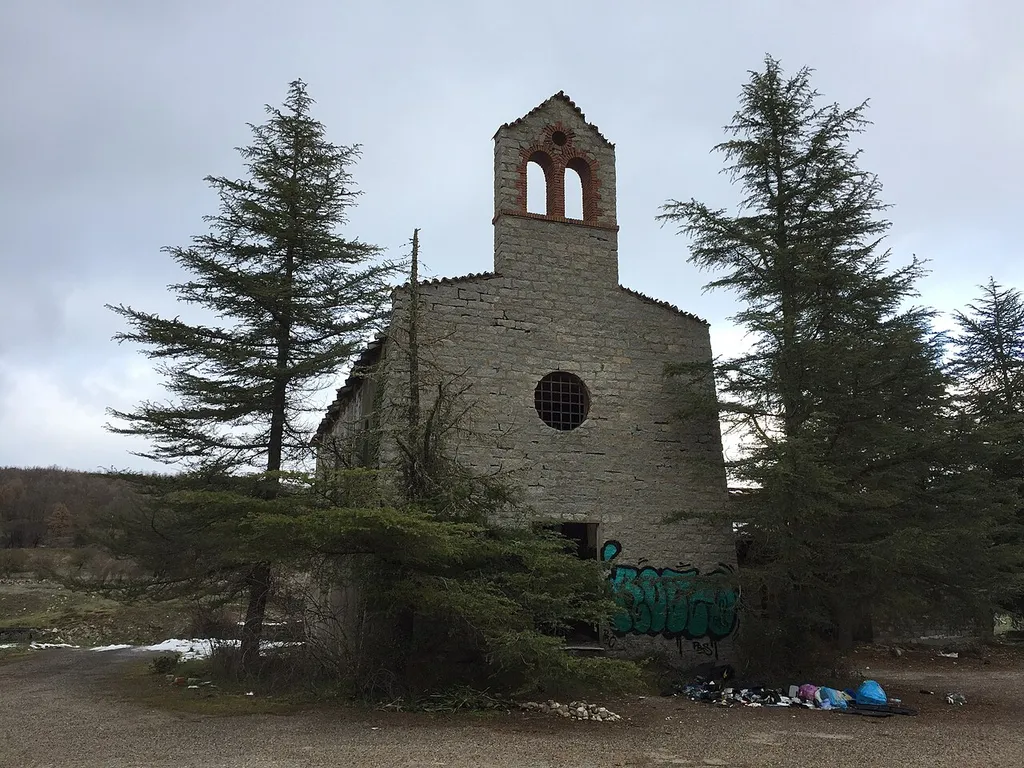 Facciata principale della chiesa.