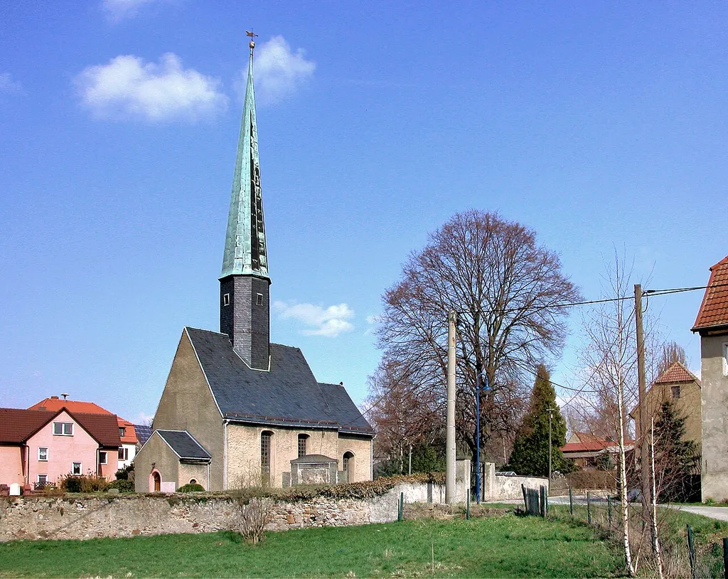 06.04.2010 04720 Gallschütz (Großweitzschen): Dorfkirche (GMP: 51.192169,13.023797), typische romanische Saalkirche, wohl aus dem 13. Jahrhundert. Sicht von Südwesten. [DSCN40798.TIF]20100406210DR.JPG(c)Blobelt