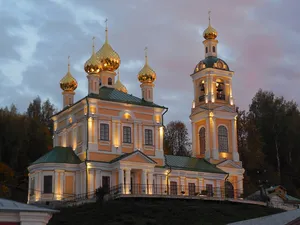 Resurrection Church, Plyos