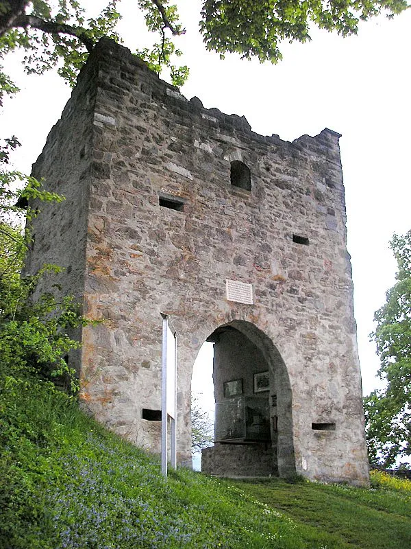 Burg Werdenstein bei Immenstadt im Allgäu (Landkreis Oberallgäu, Bayerisch-Schwaben). Das Burgtor von Westen. Eigene Aufnahme, Mai 2008 / Werdenstein castle near Immenstadt im Allgäu (Landkreis Oberallgäu, Bavaria, Germany). The gate from the west. Own photo, May 2008